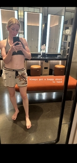 Ellie Goulding feet photo thumbnail