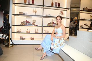 Kriti Kharbanda feet photo thumbnail