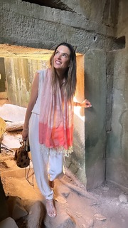 Alessandra Ambrosio feet photo thumbnail