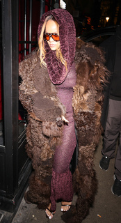 Rihanna feet photo thumbnail