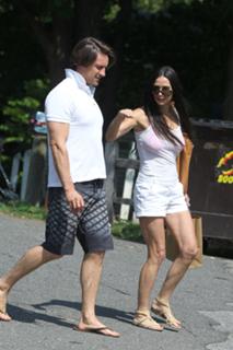 Demi Moore feet photo thumbnail