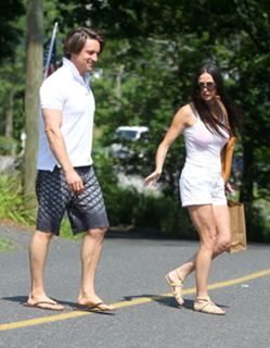 Demi Moore feet photo thumbnail