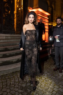 Rita Ora feet photo thumbnail