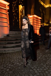 Rita Ora feet photo thumbnail