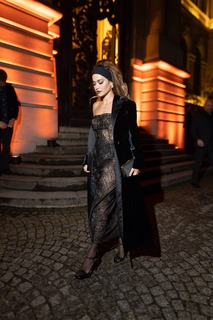 Rita Ora feet photo thumbnail