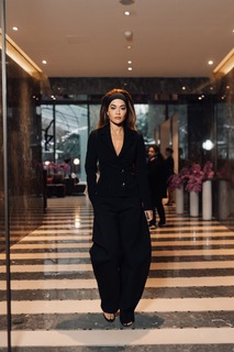 Rita Ora feet photo thumbnail