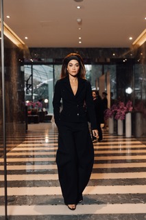 Rita Ora feet photo thumbnail