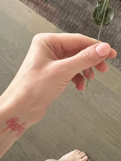 Ellie Goulding feet photo thumbnail