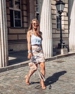 Lola Weippert feet photo thumbnail