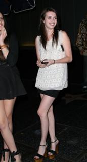 Emma Roberts feet photo thumbnail