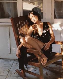 Phoebe Tonkin feet photo thumbnail
