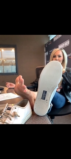 Kyle Unfug feet photo thumbnail