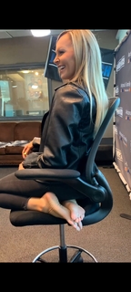 Kyle Unfug feet photo thumbnail