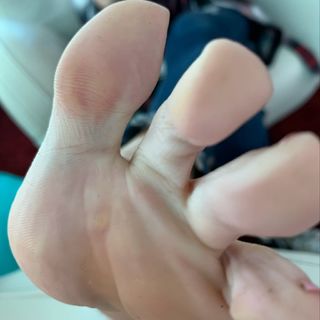 Kyle Unfug feet photo thumbnail