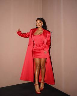 Halle Bailey feet photo thumbnail