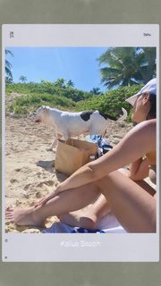 Megan Olivi feet photo thumbnail