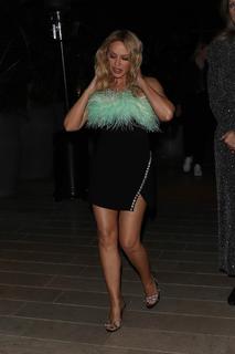 Kylie Minogue feet photo thumbnail