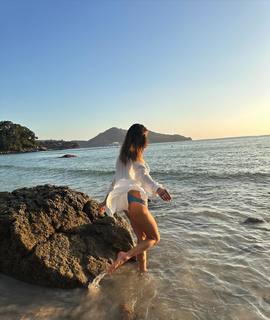 Alessandra Ambrosio feet photo thumbnail