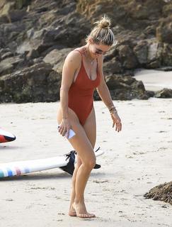 Elsa Pataky feet photo thumbnail