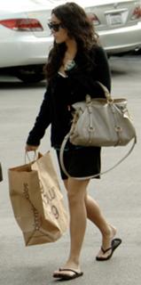 Vanessa Hudgens feet photo thumbnail
