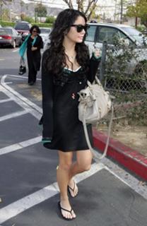 Vanessa Hudgens feet photo thumbnail