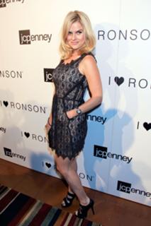 Alice Eve feet photo thumbnail