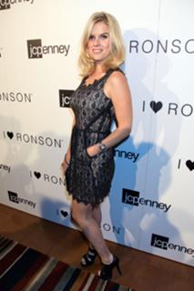 Alice Eve feet photo thumbnail