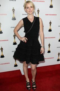 Alice Eve feet photo thumbnail