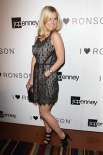 Alice Eve feet photo thumbnail