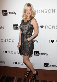 Alice Eve feet photo thumbnail
