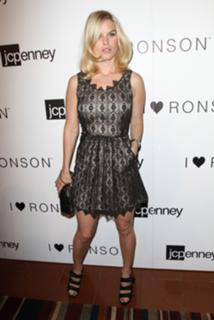 Alice Eve feet photo thumbnail