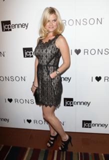 Alice Eve feet photo thumbnail