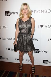 Alice Eve feet photo thumbnail