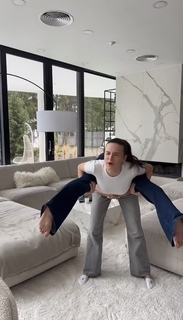 Klaudia Halejcio feet photo thumbnail