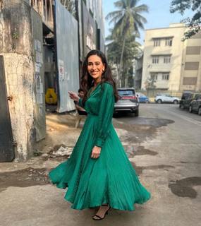 Karisma Kapoor feet photo thumbnail