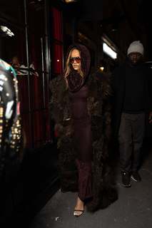Rihanna feet photo thumbnail