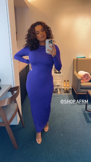 Joy Taylor feet photo thumbnail