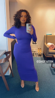 Joy Taylor feet photo thumbnail