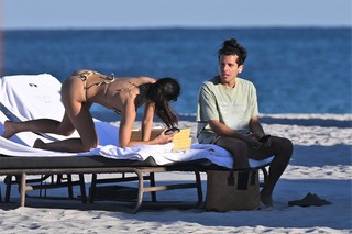 Camila Mendes feet photo thumbnail