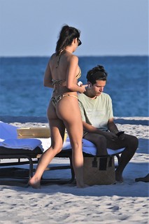 Camila Mendes feet photo thumbnail