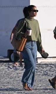 Camila Mendes feet photo thumbnail