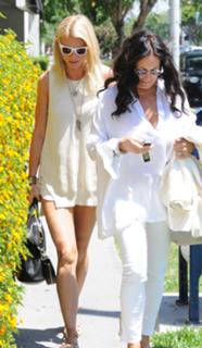 Gwyneth Paltrow feet photo thumbnail