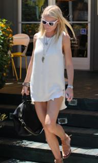 Gwyneth Paltrow feet photo thumbnail