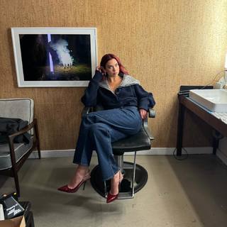 Dua Lipa feet photo thumbnail