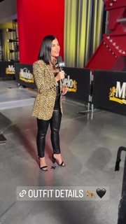 Megan Olivi feet photo thumbnail