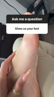 Heidi Klum feet photo thumbnail
