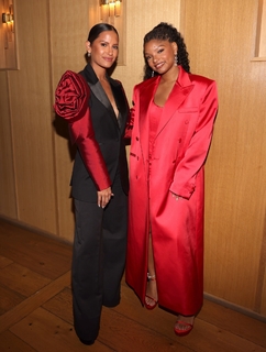 Halle Bailey feet photo thumbnail