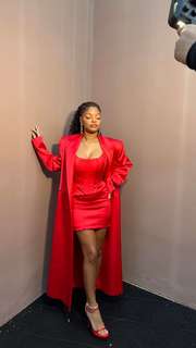 Halle Bailey feet photo thumbnail