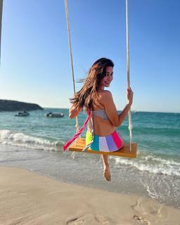 Kriti Kharbanda feet photo thumbnail