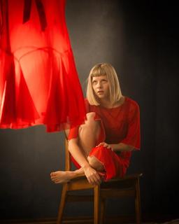 Aurora Aksnes feet photo thumbnail